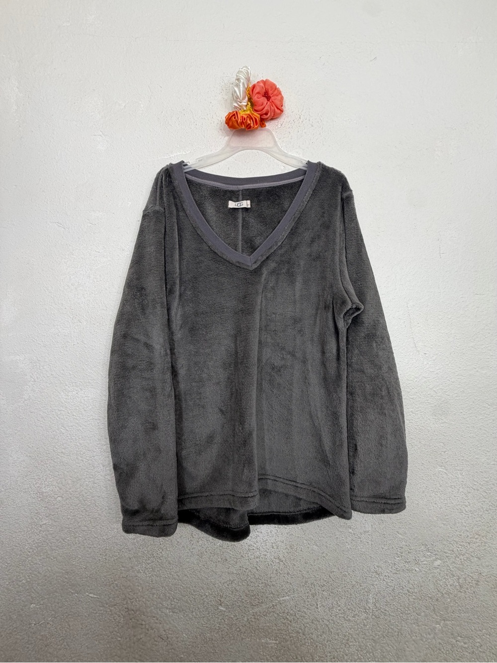 UGG Daisy Plush Fleece V-Neck Lounge Top Sweatshirt Charcoal Gray Women L